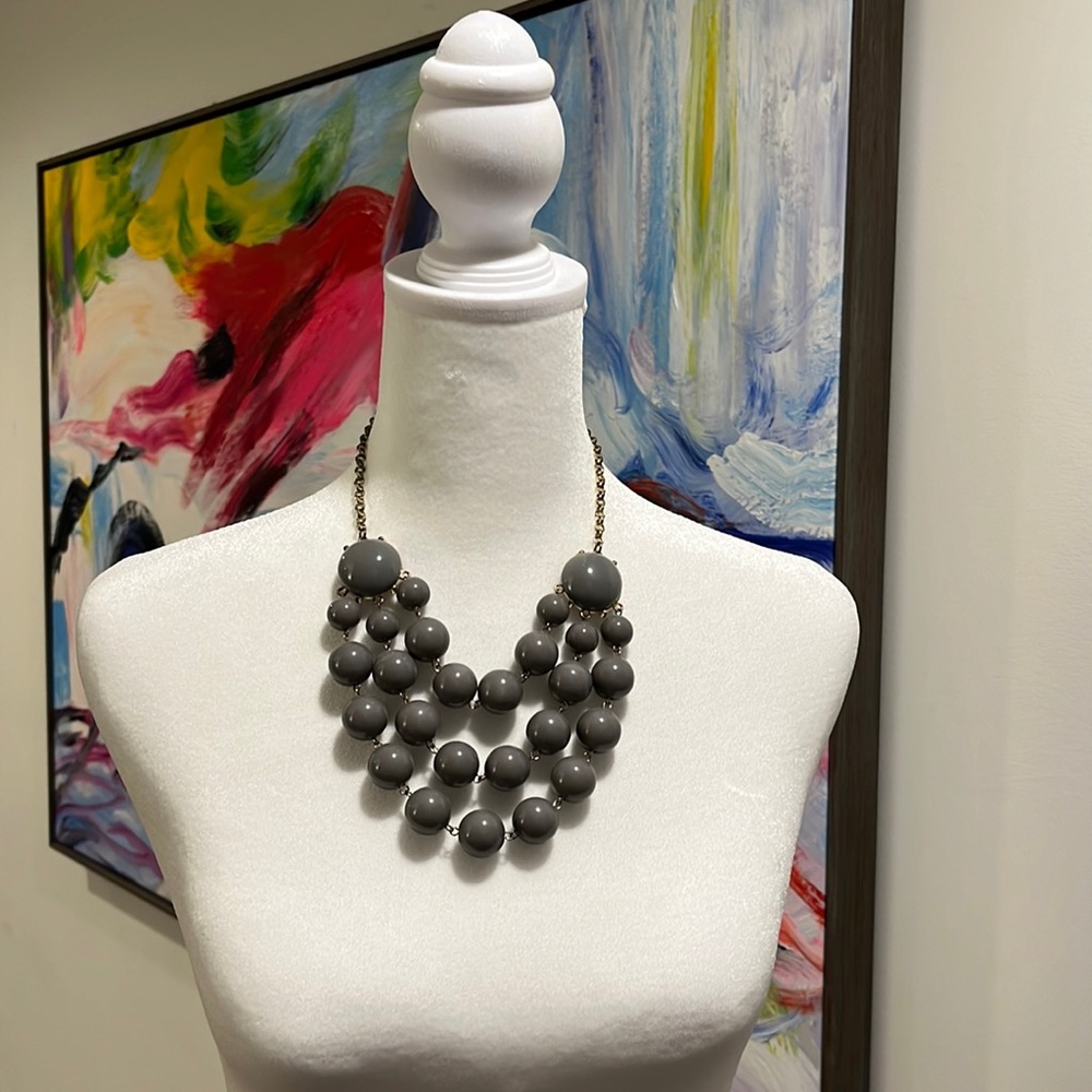 Like New: Cute grey accent necklace.